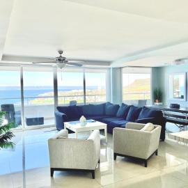 Beachfront Condo close Puerto Nuevo, Papas, and Valle de Guadalupe，位于罗萨里托的酒店
