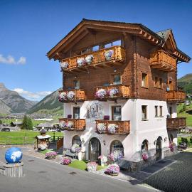Hotel Piccolo Mondo，位于利维尼奥的酒店