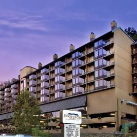 Edgewater Hotel and Conference Center，位于加特林堡的酒店
