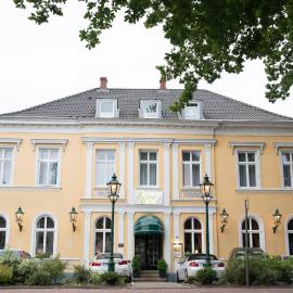 Heerens Hotel，位于埃姆登的酒店