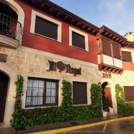 APARTAMENTOS TURÍSTICOS Y SUITES,位于马德罗纳的酒店