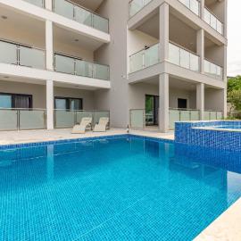 Villa Stella with pool and seaview，位于卡尔卢巴格的酒店