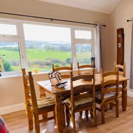 Private 3 bedroom house ideal for family & friends，位于基利贝格斯的酒店