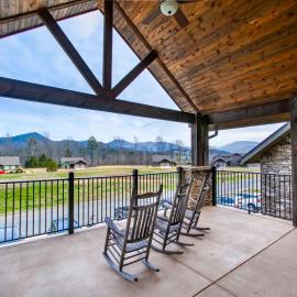 Abrams Retreat at Cades Cove with Mountain Views，位于汤森德的酒店