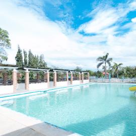 RedDoorz at Royal Grande Beach Resort Batangas，位于八打雁的酒店