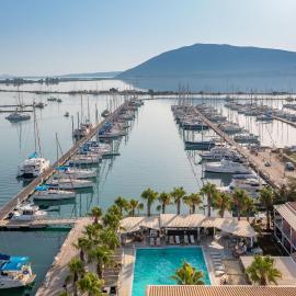 Ianos Hotel，位于雷夫卡达镇的酒店