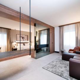 Radisson Hotel Nola Naples,位于诺拉的酒店