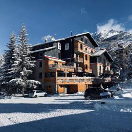 Hôtel 16 | 150 Montagne & Spa Nuxe,位于瓦尔的酒店