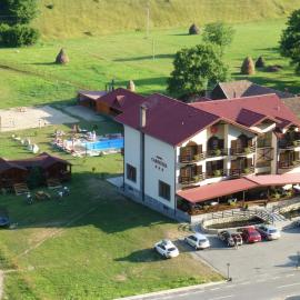 HOTEL CARPATHIA，位于雷梅齐乡的酒店