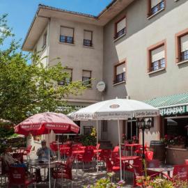 Hotel Alto de las Estazadas,位于Canales的酒店