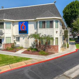Motel 6-El Cajon, CA - San Diego，位于埃尔卡洪的酒店