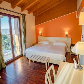 Hotel Ristorante Vecchia Riva，位于瓦雷泽的酒店
