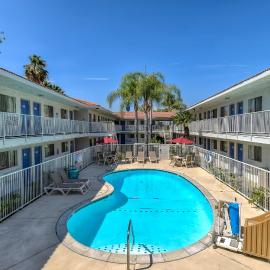 Motel 6-Rowland Heights, CA - Los Angeles - Pomona，位于罗兰岗的酒店