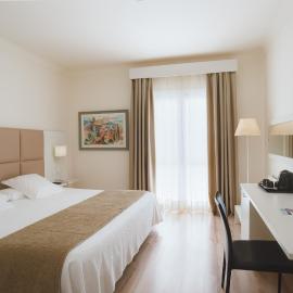 Hotel Pirineos Figueres by Pierre & Vacances，位于菲格拉斯的酒店