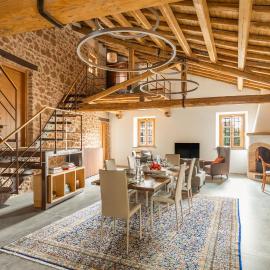 Antico Borgo Molino 7cento vicino ai Giardini di Ninfa，位于Cori的酒店