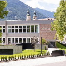 Cusanus Akademie - Accademia Cusanus，位于布列瑟农的酒店