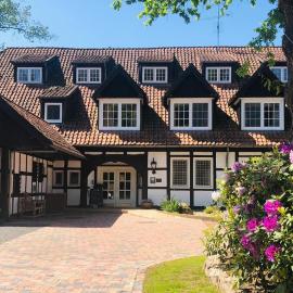 Landhotel Gutshof im Oertzetal in Oldendorf, Südheide,位于赫曼斯堡的酒店