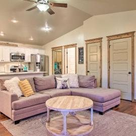 Townhome w/ Private Hot Tub, 8 Mi to Downtown，位于博兹曼的酒店