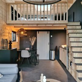 Nieuw! Sfeervol Tiny House in de natuur en aan het water，位于许尔斯霍斯特的酒店
