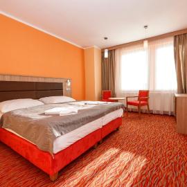 Hotel Opera，位于Jaroměřice nad Rokytnou的酒店