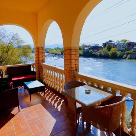 Sanapiro Hotel,位于库塔伊西的酒店