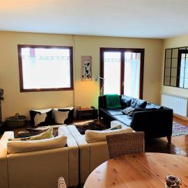 Espléndida casa en el centro de Llivia con piscina，位于利维亚的酒店
