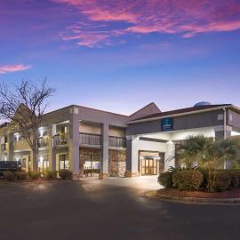 Clarion Pointe Forsyth I-75，位于福赛斯的酒店