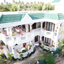 The Beach House Carabao Island，位于San Jose的酒店