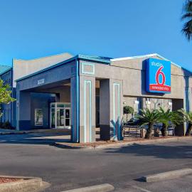 Studio 6 Pensacola, FL - West I-10，位于彭萨科拉的酒店