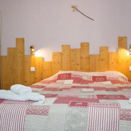 Village Vacances Le Gîte Châtel，位于沙泰勒的酒店