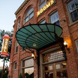 Retro Suites Hotel，位于查塔姆的酒店