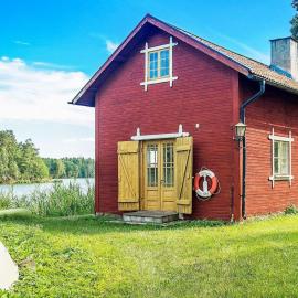 5 person holiday home in FLEN-By Traum，位于Flen的酒店
