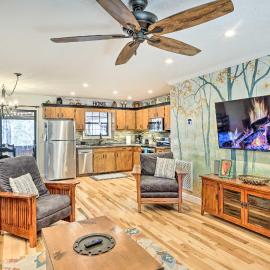 Unwind Fireside: Serene Murphy Escape w/ Hot Tub!，位于墨菲的酒店