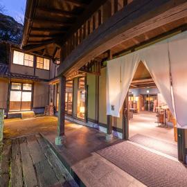 Ryokan Nushiya，位于Gotsu的酒店