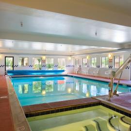 Glenwood Springs Cedar Lodge，位于格伦伍德温泉的酒店