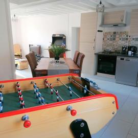 LE COCOON D'ANNABELLE - JOLIE MAISON avec JEUX ET GRAND JARDIN，位于Pierrefitte-sur-Sauldre的酒店