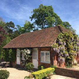 Charming one bedroom cottage，位于贝辛斯托克的酒店