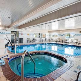 Best Western Firestone Inn & Suites，位于朗蒙特的酒店