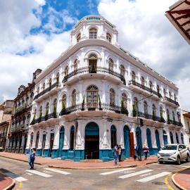 Del Parque Hotel & Suites，位于昆卡的酒店