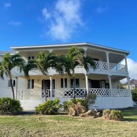 'PARLATUVIER' 4 bedroom ocean view home，位于圣菲利普的酒店