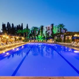 Natur Garden Hotel，位于比泰兹的酒店