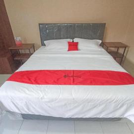 RedDoorz @ Waena Jayapura，位于Sentani的酒店