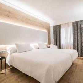 Hotel Sansi Park，位于莱里达的酒店