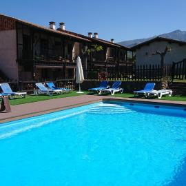 El Canchal de la Gallina -Cafetería -Aparcamiento gratis - Jacuzzi - Piscina de agua caliente abierta desde el 28 de Marzo，位于埃尔瓦的酒店