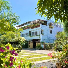 Balai Tinay Guesthouse，位于黎牙实比的酒店