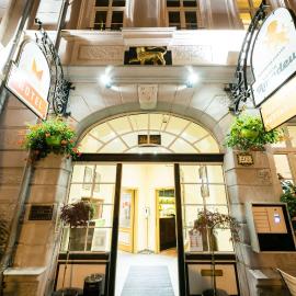 Askania Hotel & Brauhaus，位于贝恩堡的酒店
