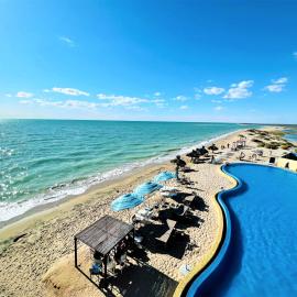 Rocky Point - Ocean Front - King - Suites - Sleeps12 - Gated - POOLS WI-FI，位于La Choya的酒店
