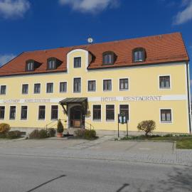 Hotel-Restaurant Kreuzhuber，位于诺伊堡艾姆因的酒店