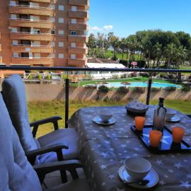 APCOSTAS Marina D'or 1era línea - vista lateral mar，位于奥罗佩萨德尔马的酒店