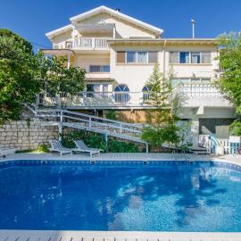 Ha'Seuda Ha'Achrona Suites，位于埃米瑞姆的酒店